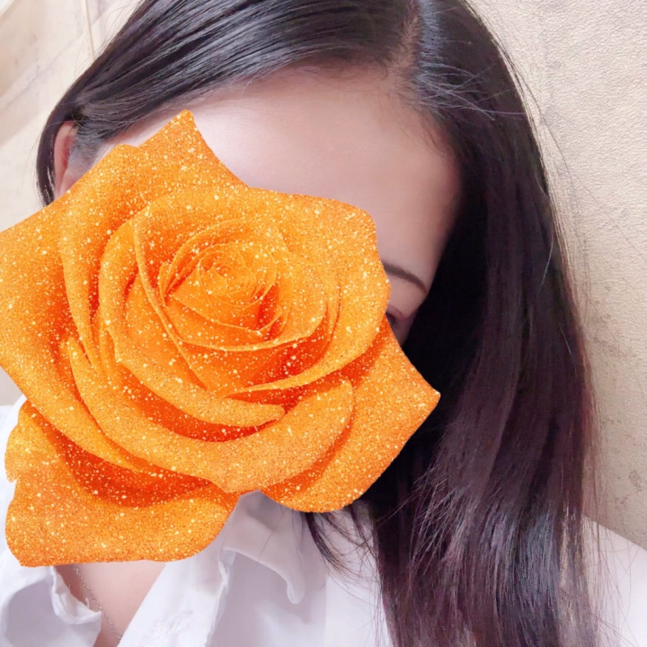 今日も1日ありがとうございました💕

雨の中会いに来てくれたお兄さん達、
本当にありがとう🥰☔️

お仕事終わりにグリーン車で来てくれたまことさん💌

お仕事でお疲れの中、
会いに来てくれて嬉しかったよ🥺💓

たくさんお話もできて
あっという間のお時間でした✨

少しでも癒しの時間になってたら嬉しいな☺️🍀

明日もお仕事大変だと思うけど
無理しすぎず頑張ってね💪💕

またタイミングが合ったら
会いに来てくれるの楽しみにしてるね🥰