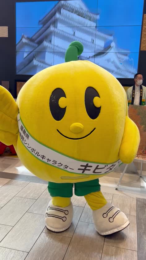 先週15日に仙台行った時に駅にきびたんがいたの‼️福島のキャラなんですね✨
スタッフさんのお姉さんに一緒に撮りましょうかって言われたけど、恥ずかしくて断っちゃったの😭撮ればよかった😭
前まで昼職だったから撮っても見せるところないしって思ってたけど、今はお兄さん達に見てもらえるから写真撮ってもらえる機会があったら撮ってもらうようにしよって思えた日でした✨

仙台次いつ行けるかなあ…💭
お仕事の予定でいっぱいだからしばらく難しそう、お寿司と牛タンまた食べたいなあ…💭