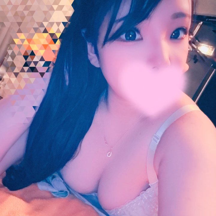 筋肉痛から復活しました!!
今日からいつも以上にⓂ️ット楽しめちゃいます♡
GWはおやすみばかりだったけど今日からまたしっかりえっちなこと楽しんじゃいます🍀
今日もたくさんのお兄様に会えますように✨
今日もたくさんのお誘い待ってます
ちなみにまた少し痩せました😊
この調子でダイエット頑張ります💪
可愛くなっていくよるかをそばで見守ってください🫶