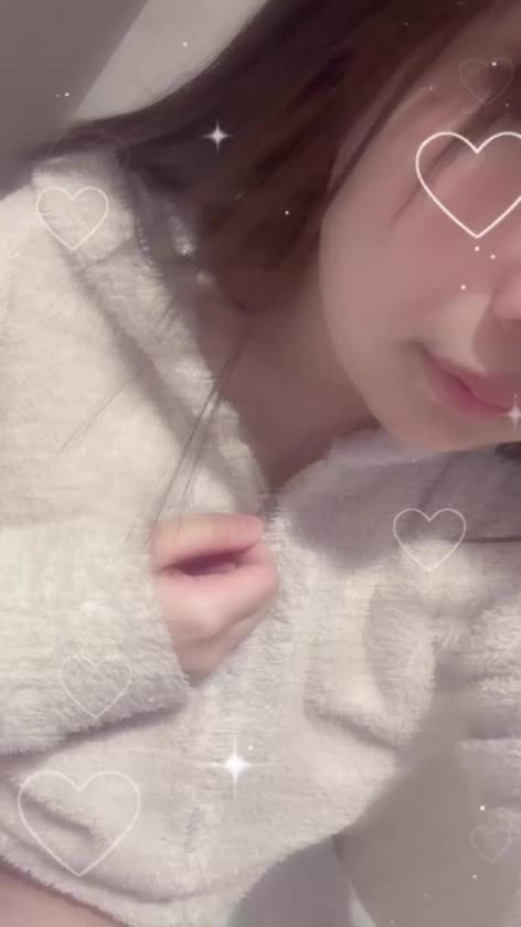 チャックを降ろすのがえっちかったりしますか？笑
普通に下着見るよりこれもこれでえっちいって思われたいです笑
えっちなお誘いまってます