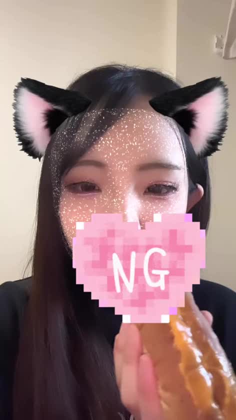食べるのが大好きな私のもぐもぐしてる動画笑
なんでも美味しそうに食べます🤤

自炊も実はできてわかる人にはわかるけどおやすみの日はごっこ汁を作って食べました!!
ごっこ汁めっちゃ美味しくて最高👍

動画で食べてるのはソーセージパン！
ソーセージが大好き…笑