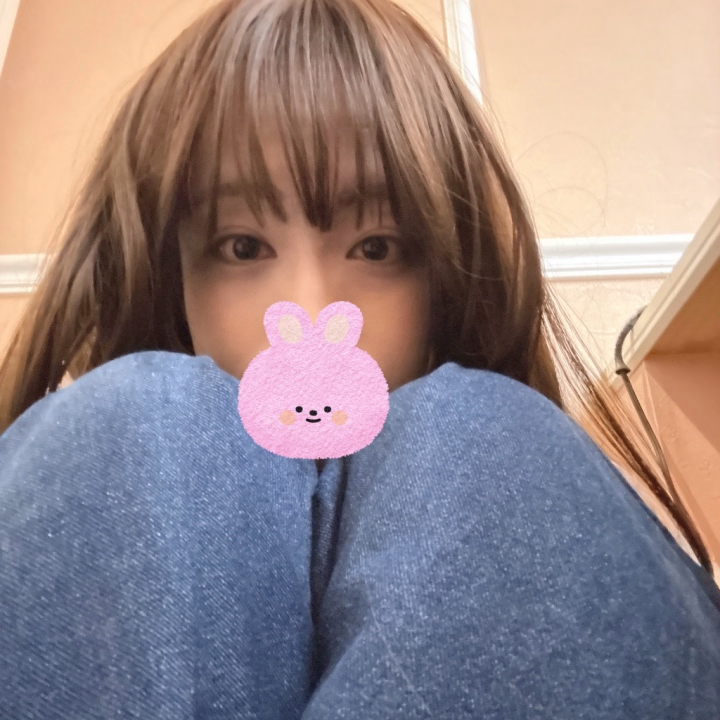 クラブダイヤモンド名古屋店に
入店して、もう1ヶ月経ちました！
あっという間でした！！

週末しか出勤してないからかなぁ、、

でも、来てくれる方と
遊ぶのが楽しいし満足してくれると、
こっちまで嬉しくなります！！！

今日も会いに来てくれると嬉しぃ🤭

今日は24時まで出勤してまーす‼️
あなたが来てくれるの待ってます❣️