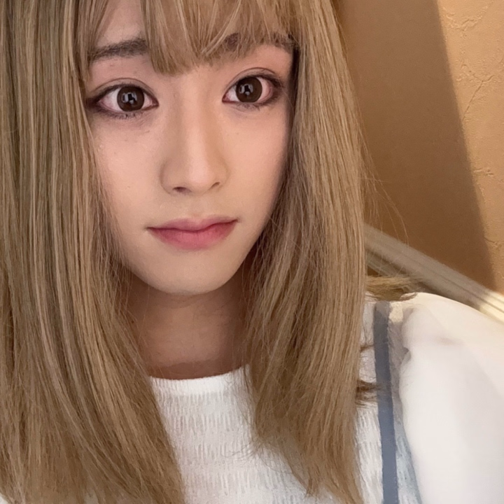 今日も18時21時までから出勤してまーす！
ライブもやってます！

今日は雨降ってるからライブで少しでもお話しできたら嬉しいなぁ☺️