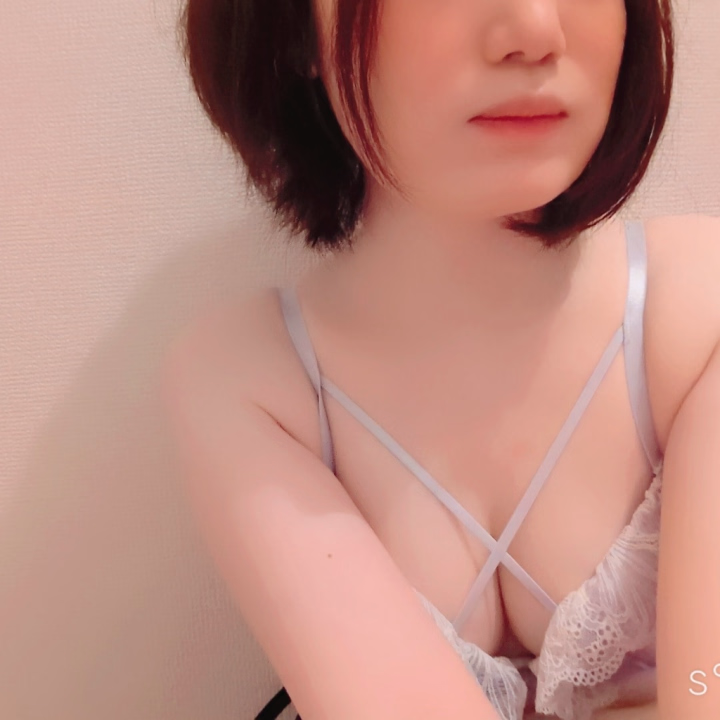 おはようございます、
しおりです🐈🐾


昨日、西日本は梅雨入りが発表され、
東日本もそろそろ梅雨入りするみたいですね☔

梅雨の時期は髪の毛広がりやすいし、
ジメジメするから
しおりは苦手です...(  ˙-˙  )

皆さんは梅雨の時期って、
どうですか🤔？



今日の出勤は9:30-16:00です😊


┈┈┈┈┈┈┈┈┈┈┈┈ 𖤣𖥧𖥣𖡡𖥧𖤣 ┈┈
6月の出勤予定🗓

7日 9:30-15:00
14日 9:30-15:00
20日 9:30-16:00
24日 9:30-15:00
┈┈┈┈┈┈┈┈┈┈┈┈ 𖤣𖥧𖥣𖡡𖥧𖤣 ┈┈
