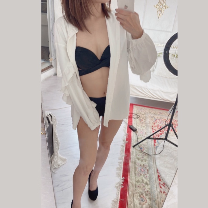 黒水着〜👙💕✨

懐かしいね🥹

水着でしか出勤出来ない日

あったな〜。

なつかし〜

今年は夏出勤してなかったかな？


お店にいつものプールあったのかな？笑


毎シーズン文化祭くらいの

飾り付けやったね😎

またあれみたいな❤️❤️❤️