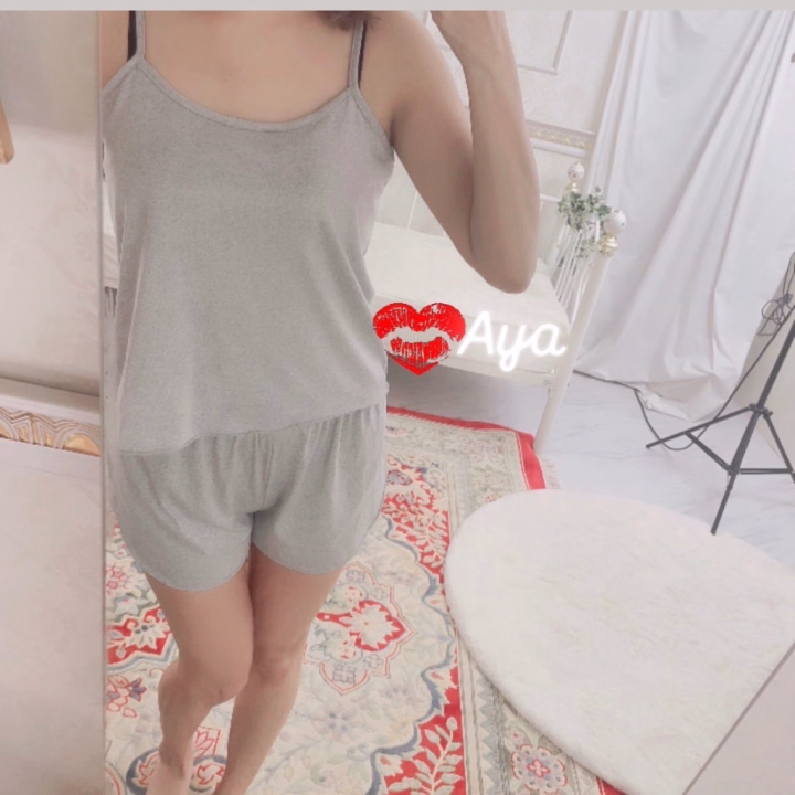 最近よく怪我する🤕笑

ちぃさーい怪我ね💗

気づいたら痛いな〜ってなってる

けど怪我した瞬間は気づいてない🙃

ふしぎだね〜

めっちゃ痛いのにいつ怪我したのかはわからないってね🤥笑

今日は、お昼のお仕事で

走り回ってたのよ！そしたらさ

知らない人とハイタッチした。笑

人って不意に手だされたら
手出しちゃうんやね🤣


なんかいい事あったんかな？笑

あやは急いでて脳が機能停止してたからハイタッチして10秒後ぐらいに

ハイタッチしたよな？って
気づいたのさ😂


不思議な体験をしたのでした💗