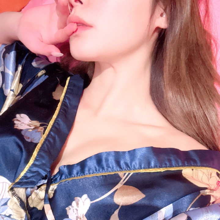 はじめまして、さきです✨️

普段は落ち着いてるねって言われることが多いです。
でも、二人きりになると自分でもびっくりするくらい、せめてほしくなっちゃう///💗

新人なりに一生懸命がんばるので、
「さき」って呼んで、たくさん可愛がってください✨️