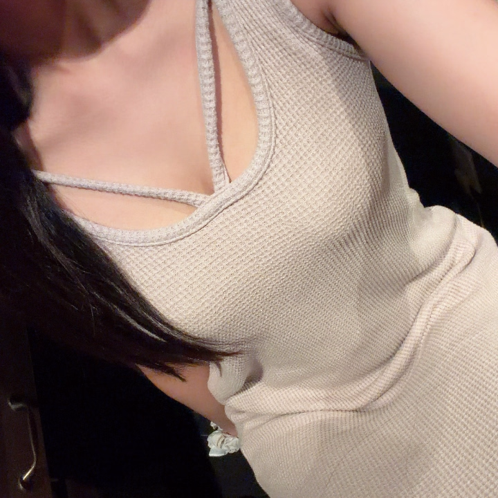 ゆなです🍀

本日 23:00 まで出勤しております‼️

🈳枠 〜19:00 までございます🎶

ご予約いただいているお兄さん方、蒸し暑くて天気も微妙ですが気をつけていらしてください❗️