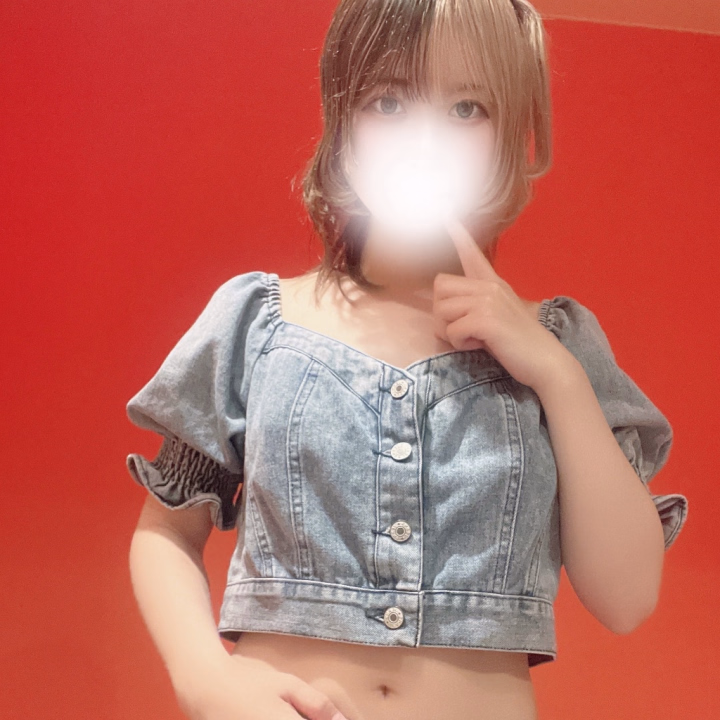 おはよぉ~!!
りぼんちゃ思ったことがあって、コスプレもかわいいけど私服系も可愛くてありかもって🫶
だからぜひ私服系見てみたい人は選んでみてねっ
今日も元気に出勤してるのでまってます！！