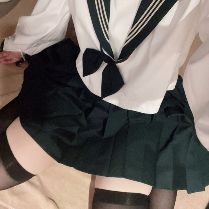 ニーハイってえ♡ちだし、可愛いと思いませんか?!
特に黒ニーハイが1番可愛いと思ってしまう🥺🥺
みんなはニーハイすき~？？