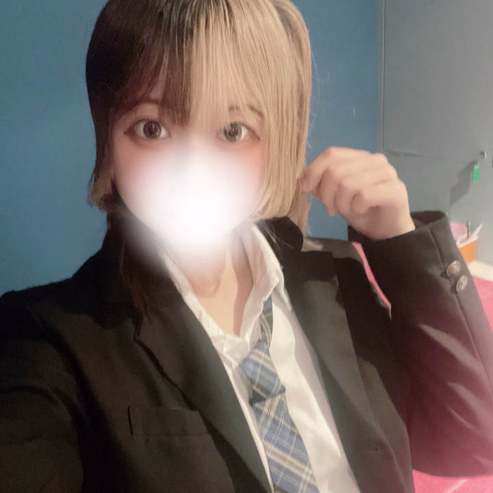 りぼんちゃといったらやっぱり制服がいちばんじゃないですか?!(勝手に思ってるだけです笑笑)
みんなはどのコスプレがいちばんすきですか??教えて欲しい！！
