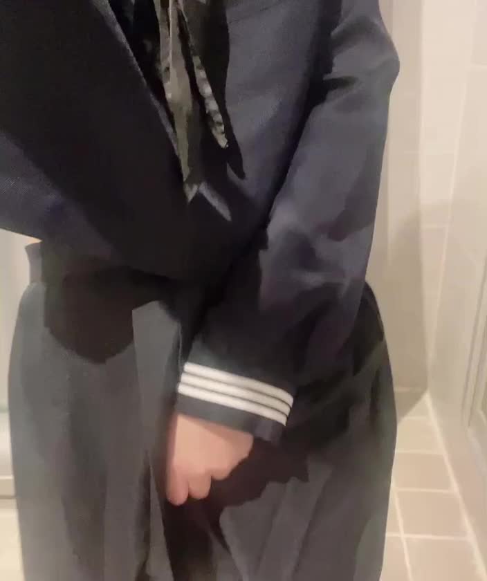 またまた動画だよ~♡
今回はパンちらだよ…///
制服×パンちらってどうですか??
よかったら感想待ってるね🥺