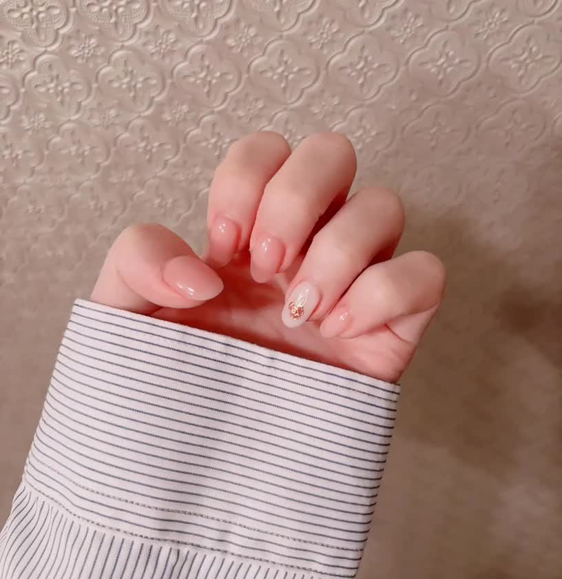 ネイル可愛く変えてもらいました🌹💕
その時、お二人で来られていた可愛い奥さま方がお隣で、
💙「あらぁツヤツヤやわぁ、勿体無くて水場仕事できへんわ🤭」
🩵「これ水場仕事しても大丈夫なんやで😆」
💙「あらぁそうなん😳あらぁすごいわぁ✨」
みたいなお話しして、とっても楽しそうでほっこりでした💓