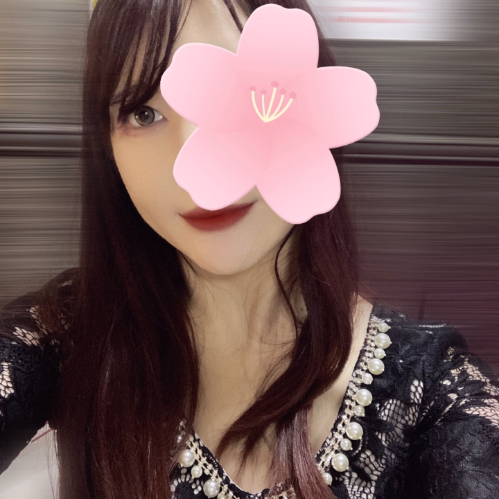 本日9時〜20時で出勤です🌱
女の子の日がやってくる予定だから
今月のラスト出勤日になりそう🙏

次回は4月7日以降で出られるかなぁな予感！
少々お待ちをm(._.)m


昨日遊んでくれたお兄さん方ありがとうございました💗
楽しかったって感想聞けてすごく嬉しかったよ🙌
選んでくれてありがとう😌


出勤準備してます💄💄✊💨