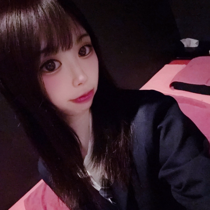 ちづだよ〜！今日は空いてるから
お兄様たちにお店に来てほしいなぁ😘

いつもよりちょっぴりエッチな気分で
お兄様のご来店をお待ちしてるよ💕

ちづと一緒に、日常を忘れて特別な時間を過ごしましょ💖

お兄様のご来店心からお待ちしてるね😍

空き枠があるから、ぜひ会いに来てね！🌟