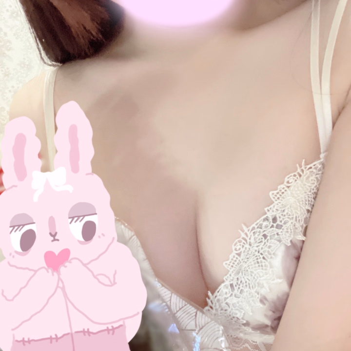 おはようございます♡

今日は15-24時にいます💕
たくさんのご予約ありがとうございますー！まだ少し空きがあるかもしれないのでお店に直接お問い合わせしてみてください📞✨

黄砂とかのせいか
肌荒れ気味…＞＜🌀

金曜日がんばろうね😻


🌸4月の予定
* ┈ ┈  ┈ ┈ ┈ ┈ *
・4/27（月）🕒15-24
✖️21:00〜
🈳22:15〜
・29（水.祝）🕒15-24
ご予約募集中♡
* ┈ ┈  ┈ ┈ ┈ ┈ *
 🎏5月前半の予定
* ┈ ┈  ┈ ┈ ┈ ┈ *
・5/5（火.祝）🕒15-22 💚GW
・5/8（金）🕒15-24
✖️19:00〜
🈳20:15〜
・5/10（日）🕒15-24
ご予約募集中♡
* ┈ ┈  ┈ ┈ ┈ ┈ *
1.ご予約名
2.ご希望日時
3.コース（50.65.80）
4.ご新規様／本指名様
をトークまでお送りください🍑