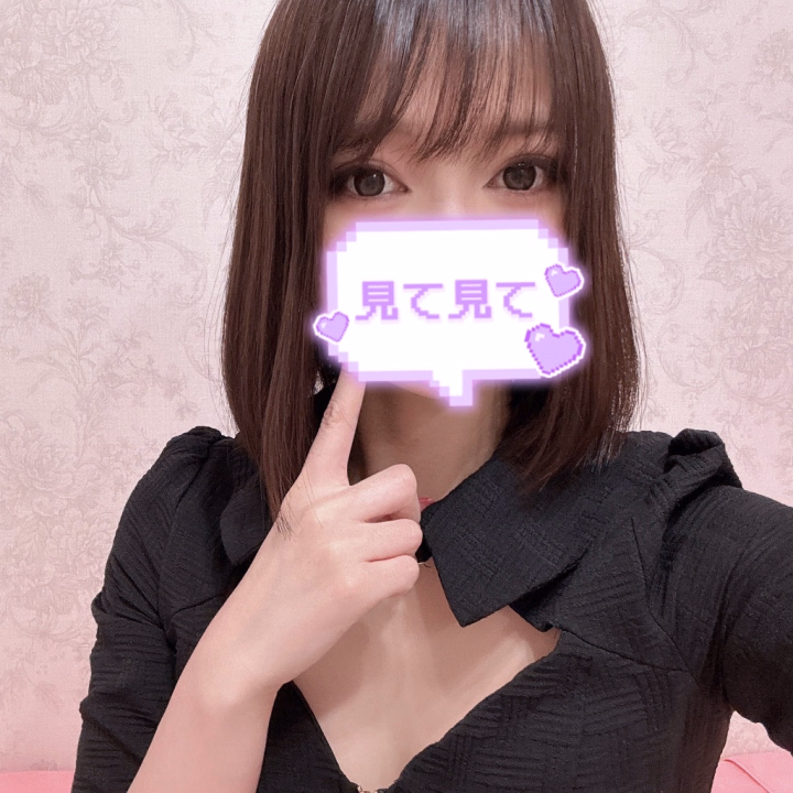 おはようございます

昨日は雨降ってたけど今日も降るのかなぁ、、☔️
遊びに来る際は足元気をつけて来てくださいね！
ひながマンホール濡れてて滑っちゃったので🥲

今日は8:00〜13:00までと短い時間ですが出勤します！

本日もよろしくお願いします🙇‍♀️
