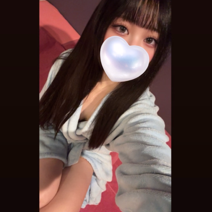 いこいです💓
水戸到着しました❣️
このバスローブみたいなの着るの久しぶり💕
ふわふわで気持ちいい😍
あ、あとお気づきかもしれないですがまた前髪を切りすぎました😵💫
また幼くなってしまったぁ🫣💓
今日はラストまでいます😍
会いにきてくれるの待ってます🥰