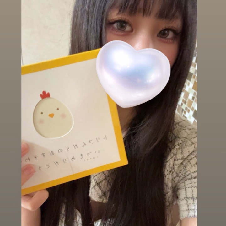 いこいです💓
今日もありがとう😊
今日も素敵なお土産いただきました😍ひよこめっちゃかわいい💓ありがとう😭
ウチにはひよこではなくハムスターがいますが、暴れん坊で毎日大変です😂
明日は16時から22時までいます‼️
少し早めの退勤です😭
会いにきてくれるの待ってます😳