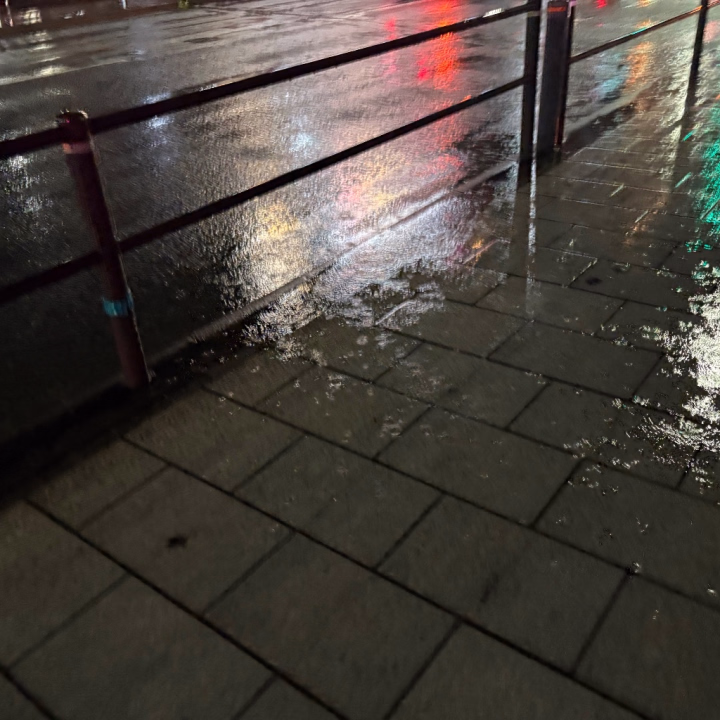 最近ずっと雨が続いていますね☔
じめじめしたお天気だけど、皆さま体調は大丈夫ですか？🥺

お出かけの際は足元に気をつけてくださいね✨

こんな日はお家でゆっくり過ごしたり、温かいものを飲んでリフレッシュするのもおすすめです♡