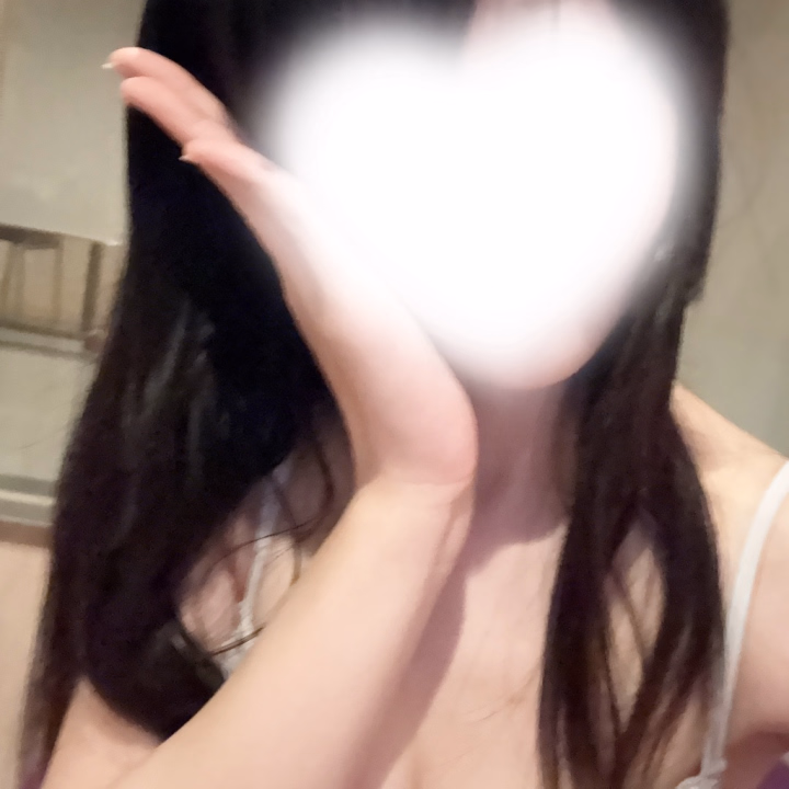 髪の毛が綺麗だと褒められたので、嬉しくってお兄様たちにもどうですか？と聞こうとしたのですが……

かなりぶれちゃいました！笑

実際がどうなのかは、ぜひぜひひまわりに会って確かめてください♡