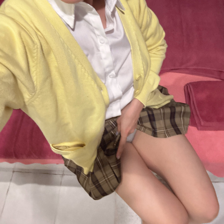 おはようパンチラです🩲


さいきんは学生服も着ること多いので嬉しいです🥹


なぞにスカートから見えるパンツはえっちですよね☺️


最初から見えてる時よりえっちだと思います👀


今日は9:00-23:00までです❣️



よろしくお願いします🙇‍♀️