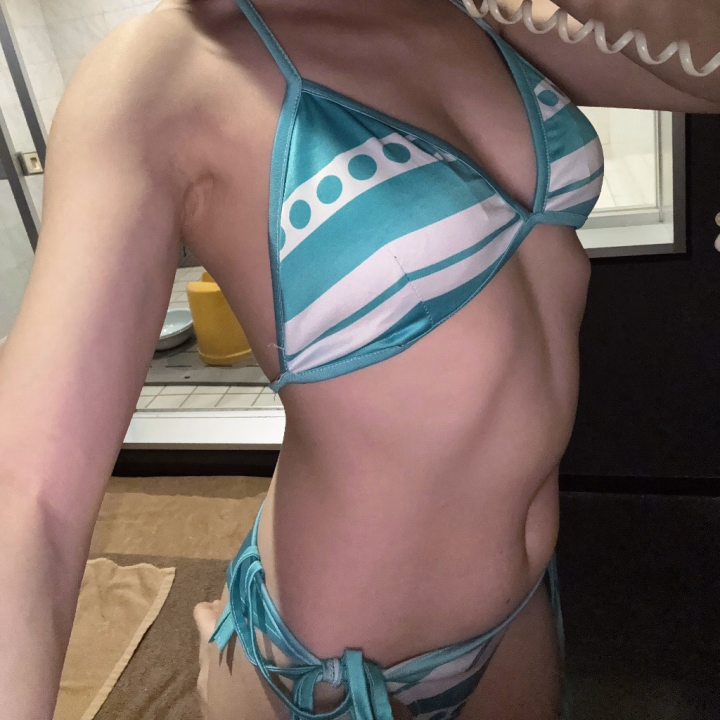 ナミの水着👙


やっぱり水着が視覚でえ⚪︎ちな感じして好きです❤️


明日は9:00-23:00とほぼフルタイムでいるのでよろしくお願いします🥺


見てくれてありがとうございます😭
