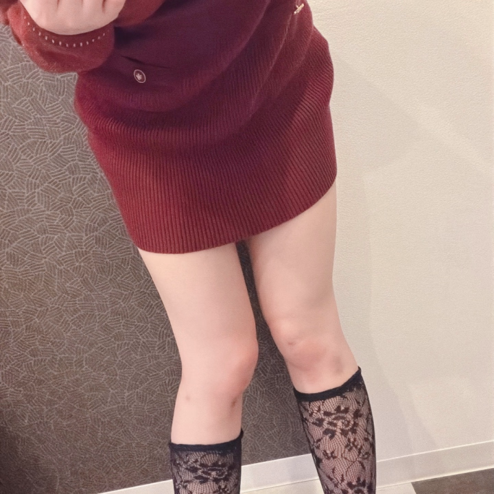 スタートからお誘いありがとうございましたっ✨😾💓

私が一生懸命脚細く見えるように頑張ってるところをお納めください（笑）

このホテル新しくてキレイだった🥰
ごはんが美味しいホテルはありますか？😌💭