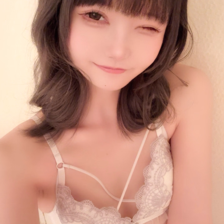 初めまして！
ゆずと申します🍊

ヘ〇スは経験あるのですが
この業界は完全未経験です😭
緊張し過ぎて未だに手が震えます笑
非モテ過ぎてあっちの経験も元々すごーく少なく、とても狭いです…
慣れてなくてもいい！経験少なくてもいい！優しくゆっくりしてあげる( 'ω')つ
という素敵なお兄様、大募集中です🙇‍♀️笑
マイペースに頑張っていこうと思っております🥺♡

よろしくお願いします🙏