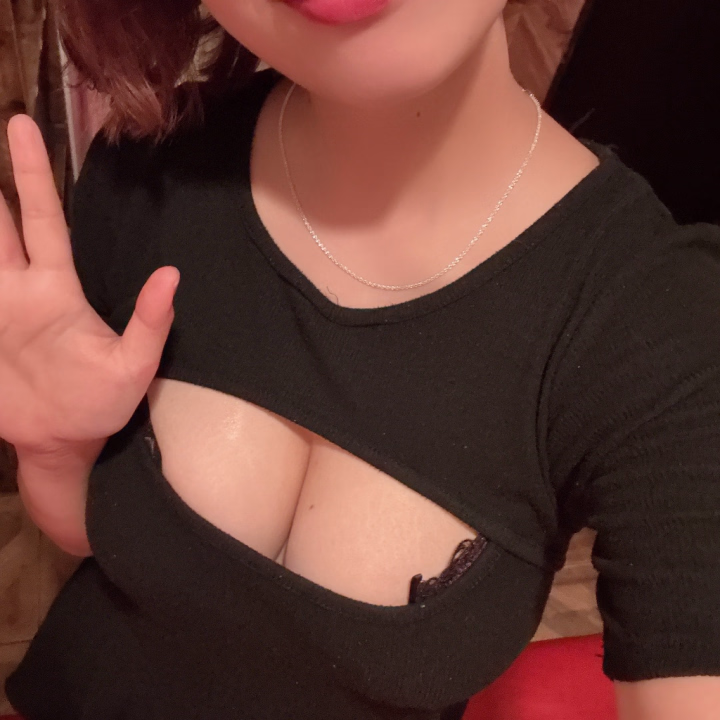 あんです！🍒

出勤したよ〜！
今日は21時まで！夜までいるの初めてだから楽しみ❣️

今日はどんなお客様が来てくださるのか！
楽しみにしてます🫶🫶