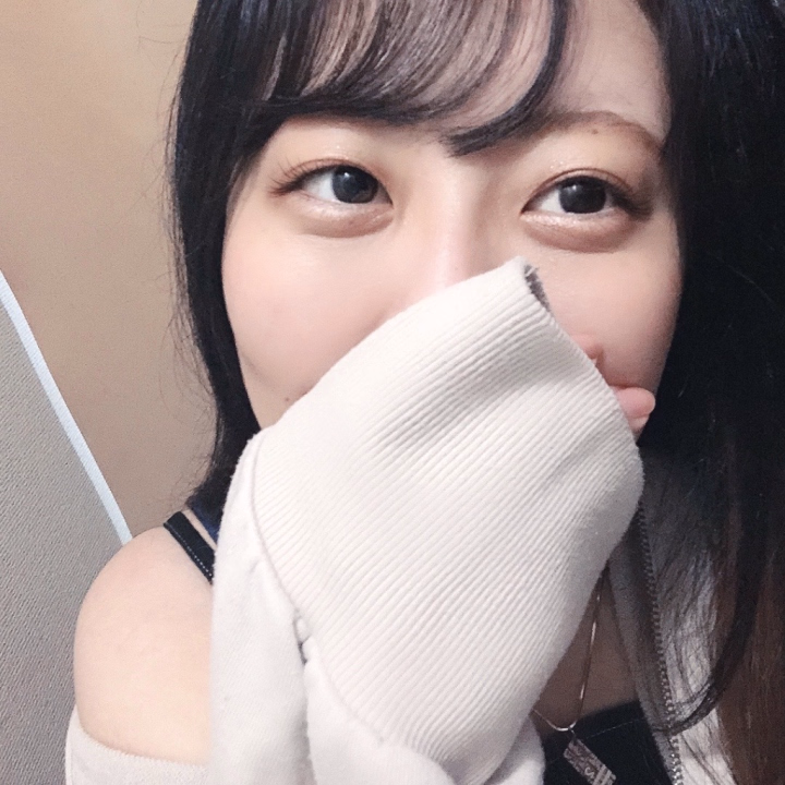 あかりだよん( ´ ▽ ` )ﾉ


最近はとりあえず濃いもの()にハマってます。笑
えっちなことじゃないからね🤭
変なこと考えた人いる？笑


カルピスもお茶も濃いVer.あるでしょ？
そういうやつね！


あと皆さんと過ごす濃い時間も大好き！
楽しい時間過ごせるように精一杯頑張るよ👊