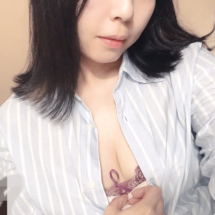 あかりだよっ


お外でタバコ吸ってたけどいい天気すぎて
眠くなっちゃうよねぇ( ¯꒳​¯ )ᐝ


けどちょっとむらむらしちゃってるかも。
なんてねっ


19:00まで出勤中！
あかりの本職忙しくなる前に逢いに来てね🫶