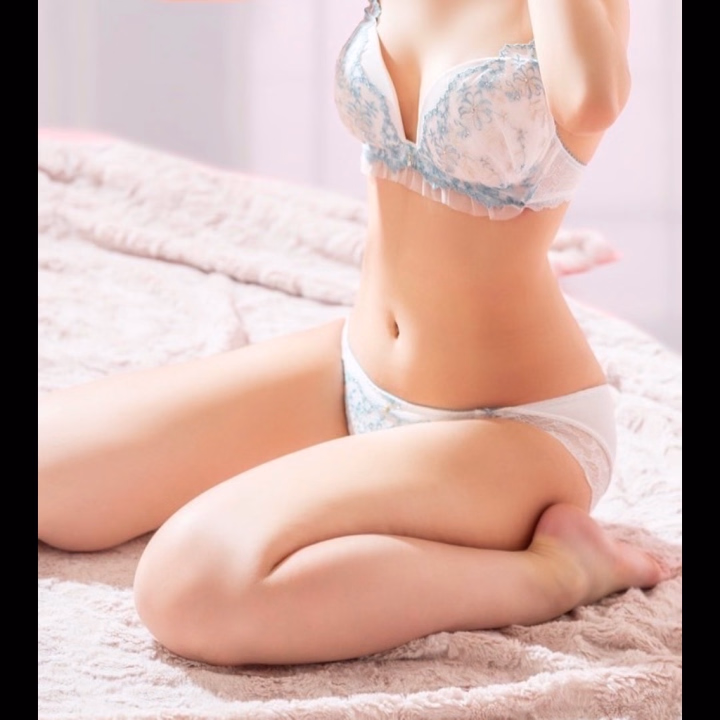 今日はいつもより色っぽいって言われた☺️
見つめ合うだけで変な気持ちになっちゃいそう…♡
いっぱい触れ合って、忘れられない時間にしよ？✨