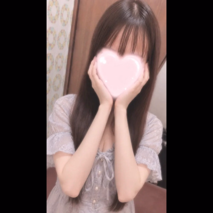 初めてのお昼出勤です♪

普段なかなかタイミングが合わなかった方とも
お会いできたら嬉しいです。

ゆっくり癒しの時間を過ごしましょう♡

ご予約お待ちしてます。