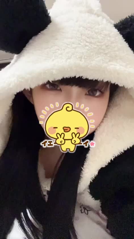 動画も投稿しちゃう🎥
こんな顔なんだなーって参考までに見てね💋
ちなみにロリ系って言われます💓