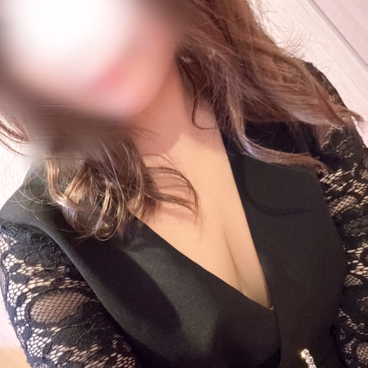 おつかれさまー( *ˊᵕˋ)ﾉ
今日も6人の来てくれた方ありがとう😘
嬉しかった🥰

幸せなことが沢山あって
楽しかったし濃い時間過ごせたね🫶

また会いたいから来てくれること願って
今日はおやすみなさい(｡ρω-｡)