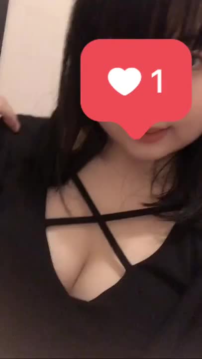 脱ぎ脱ぎ♡


手こずってニヤニヤ……






あなたに脱がしてもらいたいな♡




♡みこ♡