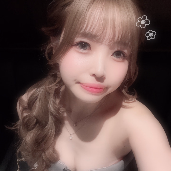 今日も沢山忙しくさせて頂いてスタッフさんもお兄様方もありがとうございました✌️！！




次はラスト土日です！！



今のところ変わらず19時からラストまで！



枠は空きありますのでご予約お待ちしてます🌟




今日はありがとうー！
ウー○ナイザー欲しいって言ったら、これで買いなさいとプレゼントくれたお兄様イケメンすぎました、、、🎁💓‪




ありがとう！！買います！！！！笑