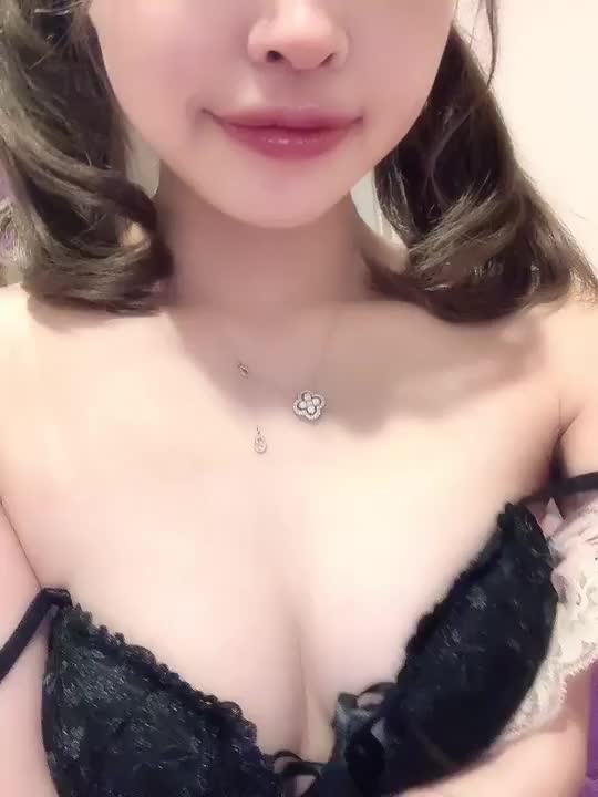 დ(❛❛დ)ﾓﾐﾓﾐ


ハリがある美乳と密かに言われてます🤭🤍



触って欲しいなぁ🥺