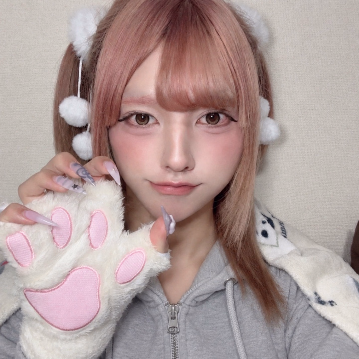 にゃーん🐈🐾
こんばんは こはです!
気づいたらもうこんな時間⁉️
一日が早すぎる🤣
帰ったら久しぶりにコスプレでも今日かな
…🌀🌀
最近着てないのもあるし、ハロウィン近いからちょうどいいかも?🎃🎃
どんなコスプレきてほしいー❓
良かったらメッセージで教えてね💕︎
今日は2⃣6️⃣時までー!あと少しだゾ
また明日は12時〜❗️