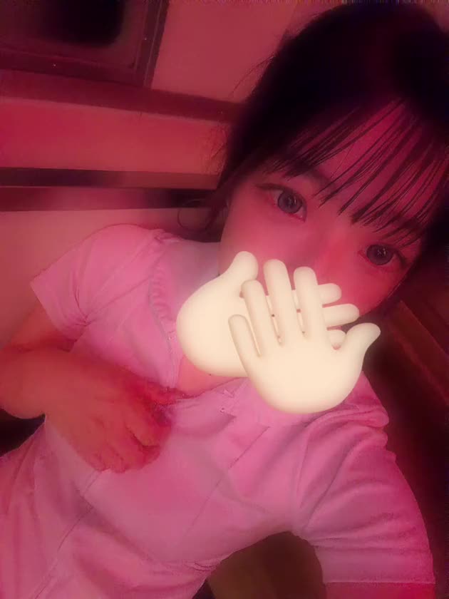 あついねぇ〜〜
夏どうなるん☀️！！！
今日もお店いるからぜひあいにきてね💗💗一緒に涼もう〜🎐