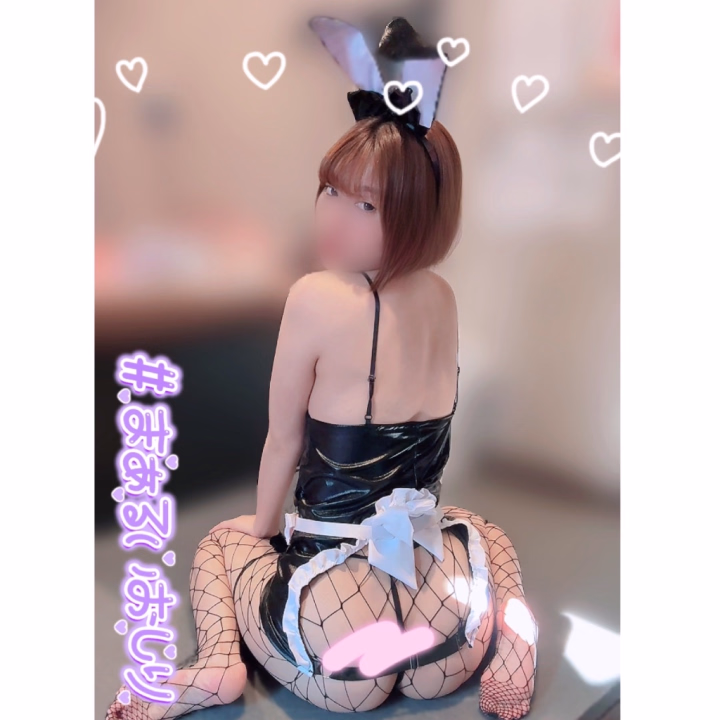こんばんは、えなつです🧩

今日もたくさんのお誘い、ありがとうございました❣️💫
今日も全枠仲良しさまで、
本当に楽しすぎる1日だった( ⸝⸝⸝◜ᵕ◝⸝⸝⸝ )💕

いっぱいお話して、いっぱいくっついて、たくさん笑えて大満足🎶

♡

今日のお写真は
『セクシーメイドバニー』🐰🎀

お兄さま持ち込みのコスプレです🫶
私の好み、分かってるねええ〜〜🥹💕

網タイツも大好きだし、お尻🍑がまる見えなのがちょー良い💭
せんしてぃぶが過ぎるのでちょっとモザイク˙꒳˙ )

♡

そしてお知らせ📢💫
時間変更しています❗️🫡

19日（金）、20日（土）どちらも24時までいます🎶

夜しか動けないお兄さまも、
お仕事終わりのお兄さまも、
ぜひ遊びに来てね〜〜っ🌙✨

♡

明日もよろしくお願いします🤝💕

えなつ🧩