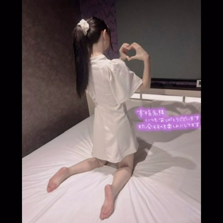 こんにちは！みりむです🎀🤍🎀

今日もご予約完売ありがとうございます😊お兄さんにお会いできるの楽しみにしてます♬.*ﾟ

♥……………………………………………………………♥
1日のお礼です🤍
♡15時から100分本指名のお兄さん♡
今日も来てくれてありがとうございます💕

ハンバーグとかめっちゃ嬉しいしいつも沢山お気遣いありがとうございます！毎回感謝しかないです🙏

次の予約もとってくれてありがとうございます♡楽しみにしてます🎶



♡17時から100分本指名のお兄さん♡
今日も来てくれてありがとうございます💕

ローストビーフもめっちゃ嬉しかったしソースいっぱいかけちゃういますよね！わさびもいっぱい着いてたけどつけれる人大人だなーって思います！！

デニムのズボンも売るといいですね！！ジャケットと合わせたりしたらめっちゃ似合いそうだしノリ付とかもあるなんて本格的ですごいなーって思います！

サザエさんとかちびまる子ちゃん意外な時間になっててびっくりでしたー！もっと遅い時間だと思ってた😅みかん丸投げして食べてるやつなんて初めて知ったから危なすぎ笑

次の予約もとっ