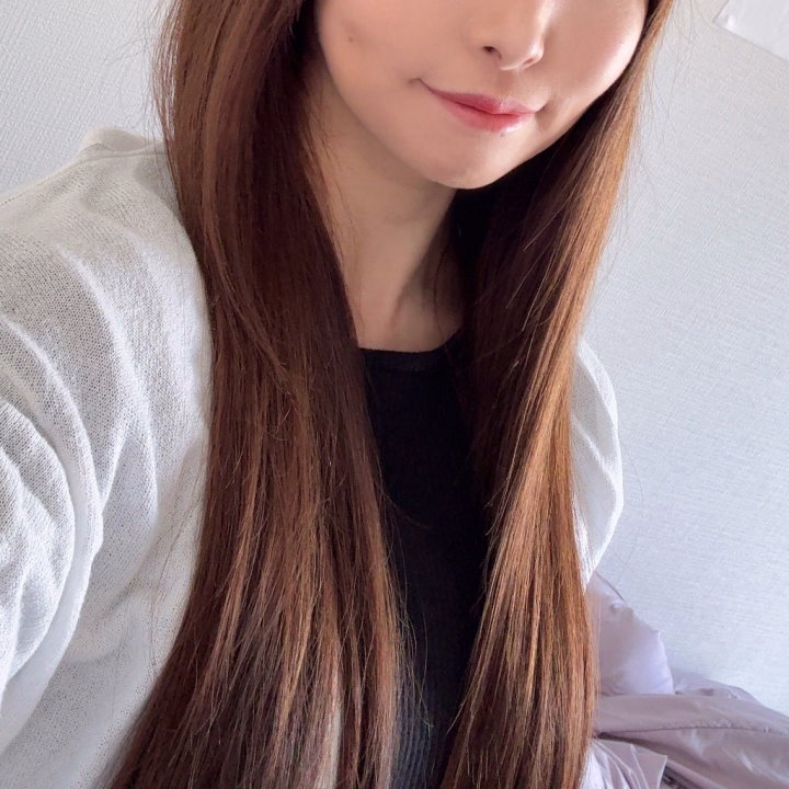 はくです🧸🩷
 
はくの自己紹介させて下さい✌🏻️´-‬
 
プロフィールにも書いてある通り
はくは🛁超恋人密着時間が大好きです🙋‍♀️💕
勿論お兄様と隙あらばチュー💋
いっぱいしてたいんです🤭💕
 
そしてはくの下は医療脱毛に行って
ツルツルでとっても舐めやすいんです😎‼️
 
勿論お兄様から舌で舐められるの大好きー🩷
はく自身もお兄様へねっとり見つめ合い
フェラ大好きです(´｡•ω(•ω•｡`)💓
 
敏感体質なはくの身体を一緒に
攻めつつ責められつつ楽しもう？☺️💗
一方通行な楽しみ方ははく寂しくなっ
ちゃうからね？😤❤️‍🔥笑

あと、厚かましいお願いではありますが
ダイエット中につき差し入れなどは...
 
はくへのラブレター💌（口コミ）
 
ヤクルト1000カロリー糖質カット
 
R-1 カロリー糖質カット
 
テリア　オアシスパール

キュレルローション　乳液タイプ
 
が大変嬉しいです😭💗
でも1番はお兄様がはくに愛に来て
くださる事が嬉しいのでお気持ちだ
けで十分嬉しいです🙇‍♀️❣️

お兄様から愛あるお誘い待ってます😘