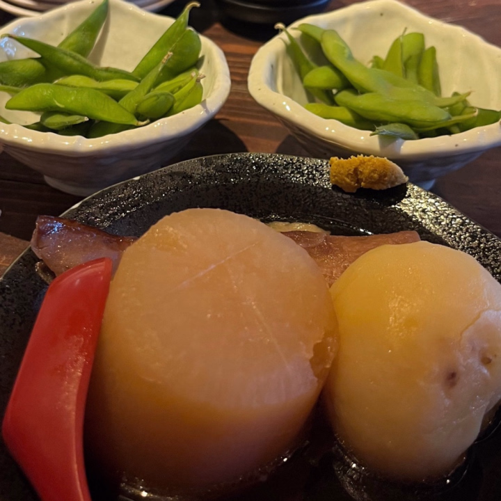 おはよう🌞

帰省中、暑いけどおでん食べたの〜🍢
おでんの具でじゃがいも結構すき🥔
あとこんにゃくとしらたきとたまごとだいこん❕よく食べる❕
練り物系はあまり食べないことに気づいた😗

今日は18-24時で出勤してます🫶🏻
ご予約はお店までお願いします🥹🙏🏻
