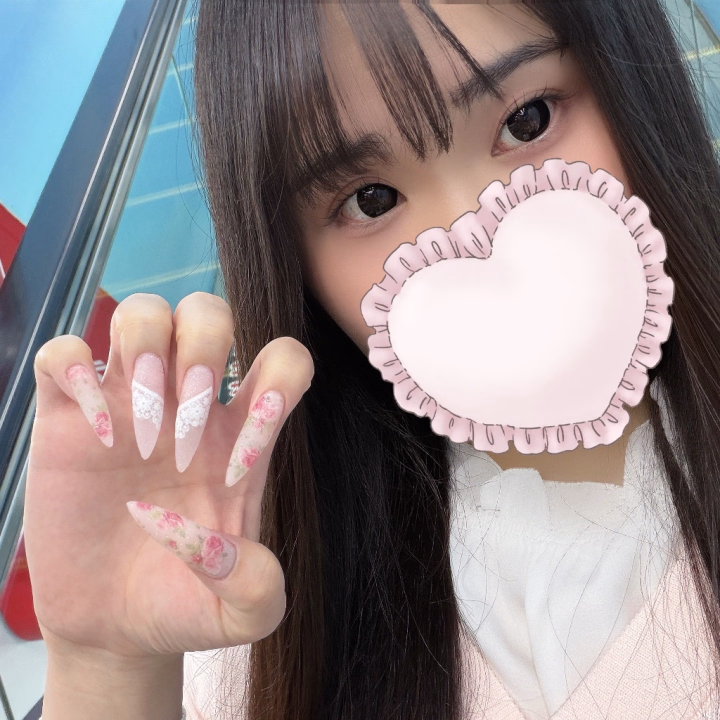 まつ毛も上りたてで、
ネイルも変えたてで、
気分ルンルン💓

明日も21時からよろしくお願いします🙇‍♀️💓