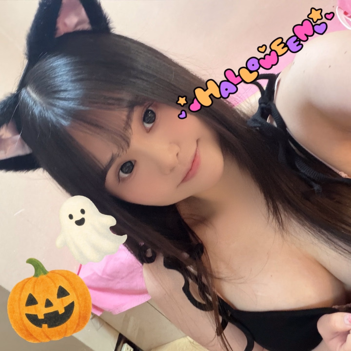 本日は10月最後の出勤です😢
10月も皆さんありがとうございました😭💓

本日が10月最後ということは
猫の私が見られるのは今日が最終日！😨

最後にぜひみにきてもらえたら嬉しいです💓


来月もよろしくお願いします💓