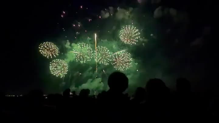 冬の花火大会🎆

先日千葉県で行われた芸術花火大会に行ってまいりました！

寒空の下、花火を鑑賞するのは新しい感覚でした！
すんだ空気の中屋台の美味しい食べ物を食べて花火を見るのは最高に気持ちよかったです🥰

本日は７時から１２時までの出勤です💓
ご予約いただいているお兄様方、ありがとうございます☺️
気をつけてきてくださいね💓