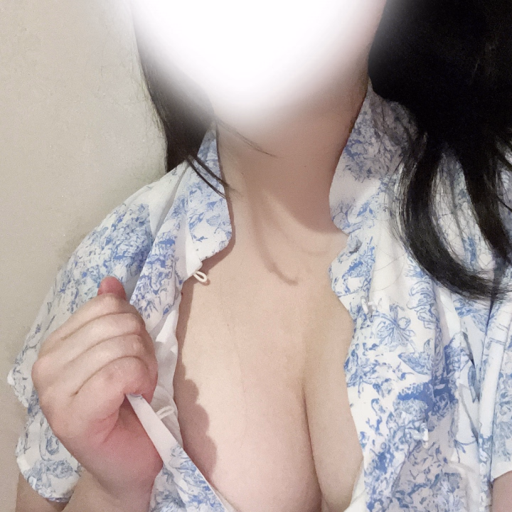 おはいちご〜🍓


スタートから、ご予約ありがとうございます😭💫嬉しいです🩷
わーい！！
えろえろ〜とろとろな時間にしようね🫶🏻