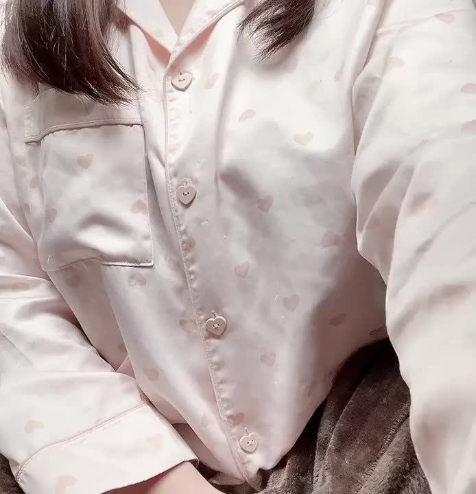 脱ぎ脱ぎ///♡


ハリがあって、柔らか〜い
めっちゃ綺麗気持ちい〜♡は
100%言われる、自慢のおっぱい♡

早く全部脱がせて///♡

🍓いちご🍓